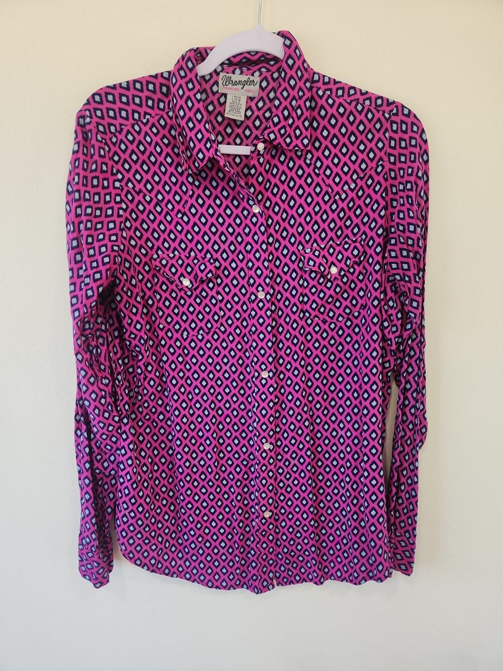Wrangler size XL Women’s Pink Aztec Long Sleeve Pearl Snap Western Shirt